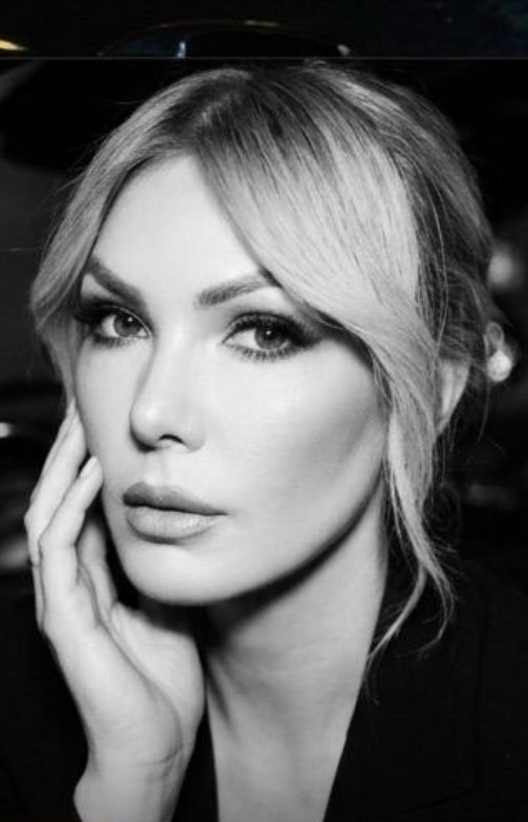 Claudia Rivas, fashion photograph 8